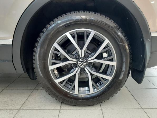Volkswagen Tiguan II Рестайлинг с пробегом 2021 года, цена 2 870 000 рублей, 23206 км, внедорожник, Автокод Объявления