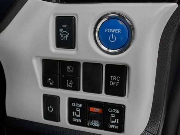 Toyota Noah III (R80) Рестайлинг с пробегом 2018 года, цена 2 370 000 рублей, 126503 км, минивэн, Автокод Объявления