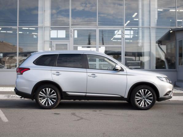 Mitsubishi Outlander III Рестайлинг 3 с пробегом 2020 года, цена 1 949 000 рублей, 180908 км, внедорожник, Автокод Объявления