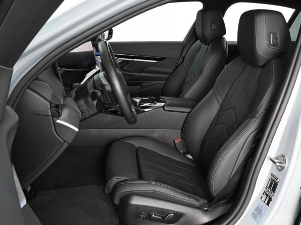 BMW 5 серии VIII (G60/G61/G68) с пробегом 2024 года, цена 7 499 000 рублей, 15000 км, седан, Автокод Объявления