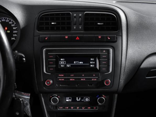 Volkswagen Polo V Рестайлинг с пробегом 2017 года, цена 965 000 рублей, 55531 км, седан, Автокод Объявления