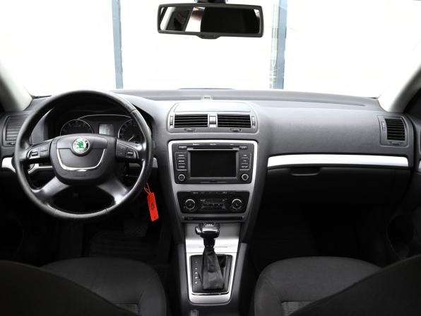 Skoda Octavia II (A5) Рестайлинг с пробегом 2011 года, цена 905 000 рублей, 189000 км, лифтбек, Автокод Объявления