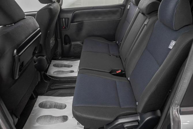 Toyota Voxy III (R80) Рестайлинг с пробегом 2018 года, цена 2 099 000 рублей, 147000 км, минивэн, Автокод Объявления
