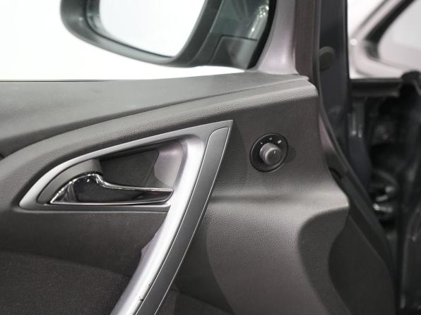 Opel Astra J Рестайлинг с пробегом 2014 года, цена 940 000 рублей, 116000 км, седан, Автокод Объявления