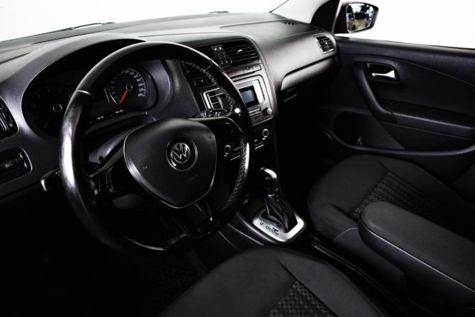 Volkswagen Polo V Рестайлинг с пробегом 2017 года, цена 1 099 000 рублей, 152000 км, седан, Автокод Объявления