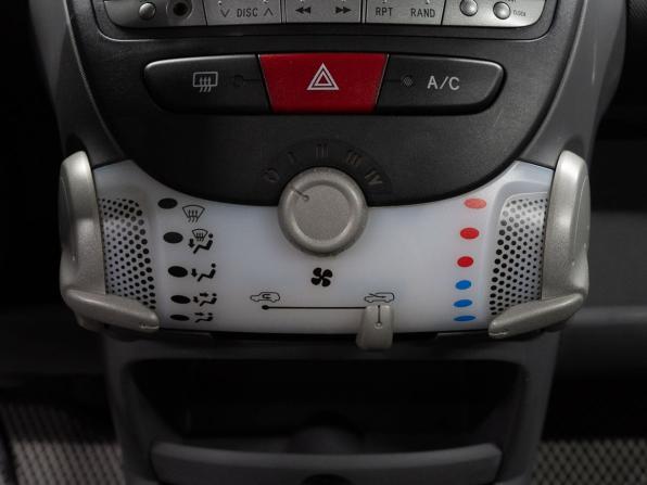 Peugeot 107 I Рестайлинг с пробегом 2010 года, цена 669 000 рублей, 92814 км, хэтчбек, Автокод Объявления