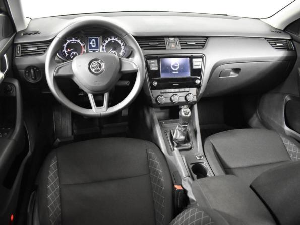 Skoda Octavia III (A7) Рестайлинг с пробегом 2019 года, цена 1 415 200 рублей, 210244 км, лифтбек, Автокод Объявления