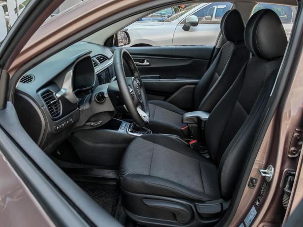 Kia Rio IV Рестайлинг с пробегом 2021 года, цена 1 800 000 рублей, 54595 км, седан, Автокод Объявления