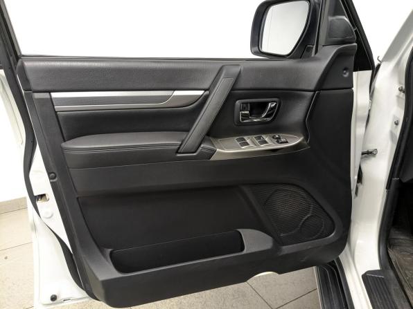 Mitsubishi Pajero IV Рестайлинг 2 с пробегом 2018 года, цена 3 200 000 рублей, 142613 км, внедорожник, Автокод Объявления