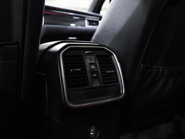 Porsche Macan I с пробегом 2016 года, цена 3 300 000 рублей, 129046 км, внедорожник, Автокод Объявления