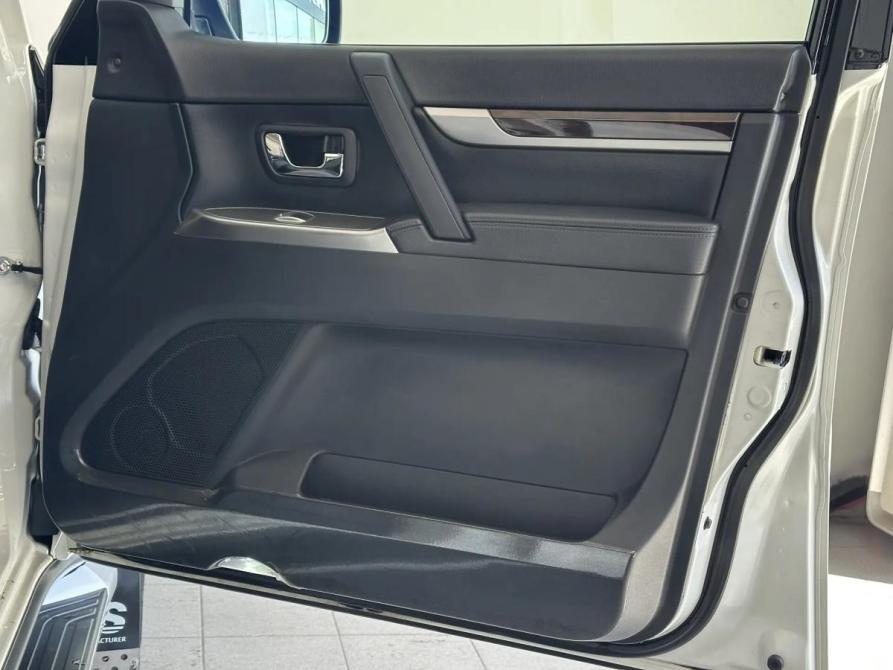 Mitsubishi Pajero IV Рестайлинг 2 Барнаул  - изображение 32