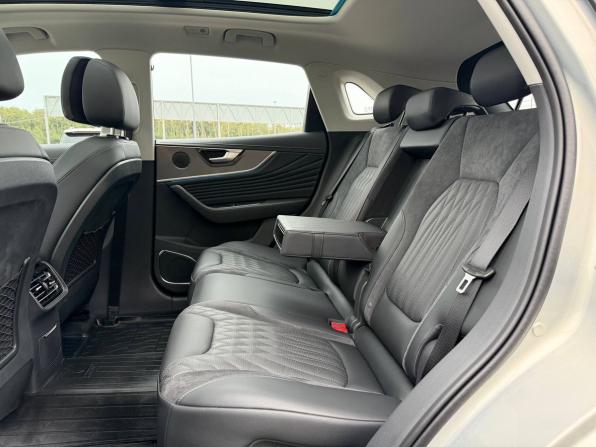 Hongqi HS5 I Рестайлинг с пробегом 2024 года, цена 3 295 000 рублей, 2667 км, внедорожник, Автокод Объявления