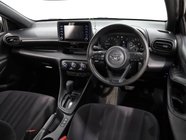 Toyota Yaris IV с пробегом 2020 года, цена 1 279 000 рублей, 80496 км, хэтчбек, Автокод Объявления