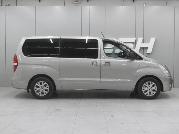 Hyundai H-1 II Рестайлинг с пробегом 2015 года, цена 1 960 000 рублей, 227864 км, минивэн, Автокод Объявления