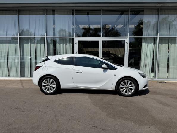 Opel Astra J Рестайлинг с пробегом 2014 года, цена 945 000 рублей, 153678 км, хэтчбек, Автокод Объявления
