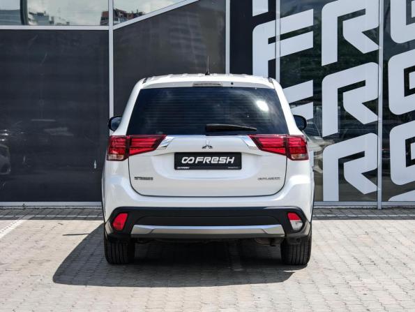 Mitsubishi Outlander III Рестайлинг 2 с пробегом 2015 года, цена 1 475 000 рублей, 242274 км, внедорожник, Автокод Объявления