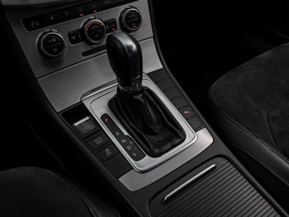 Volkswagen Passat B7 с пробегом 2014 года, цена 1 210 000 рублей, 238051 км, седан, Автокод Объявления