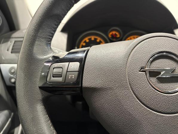 Opel Astra H Рестайлинг с пробегом 2013 года, цена 579 000 рублей, 219725 км, универсал, Автокод Объявления