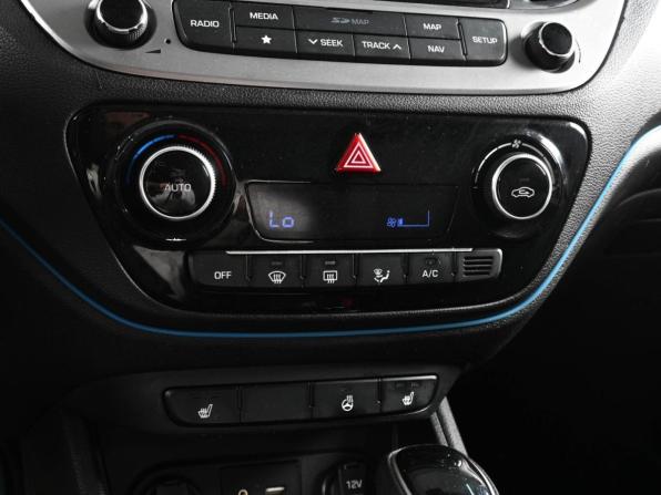 Hyundai Solaris II с пробегом 2017 года, цена 1 249 000 рублей, 142096 км, седан, Автокод Объявления