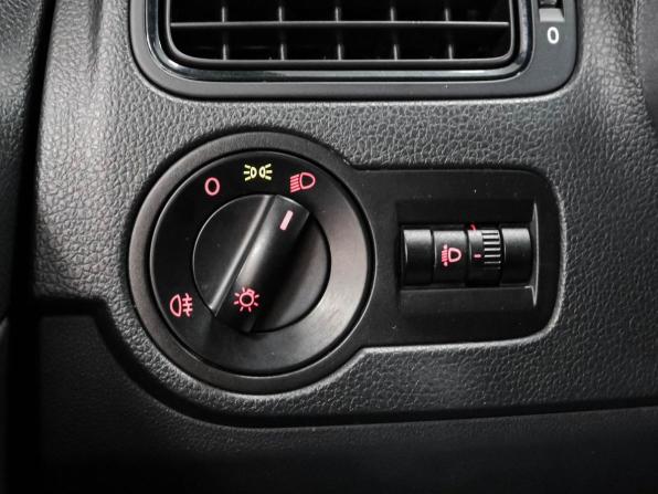 Volkswagen Polo V Рестайлинг с пробегом 2016 года, цена 1 299 000 рублей, 88544 км, седан, Автокод Объявления