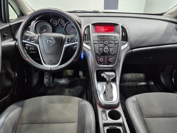 Opel Astra J с пробегом 2011 года, цена 579 000 рублей, 205205 км, хэтчбек, Автокод Объявления