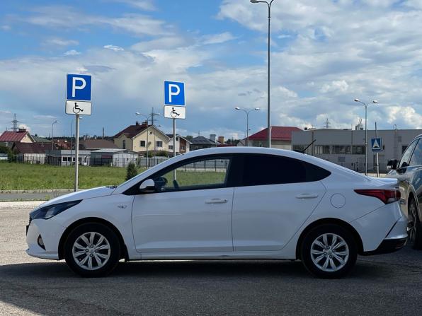 Hyundai Solaris II Рестайлинг с пробегом 2021 года, цена 1 389 000 рублей, 83500 км, седан, Автокод Объявления
