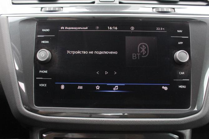 Volkswagen Tiguan II Рестайлинг с пробегом 2021 года, цена 2 745 000 рублей, 92730 км, внедорожник, Автокод Объявления