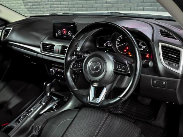 Mazda Axela III Рестайлинг с пробегом 2017 года, цена 1 435 000 рублей, 125682 км, хэтчбек, Автокод Объявления