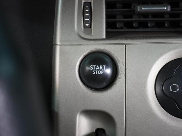 Renault Scenic II Рестайлинг с пробегом 2009 года, цена 549 000 рублей, 240170 км, компактвэн, Автокод Объявления