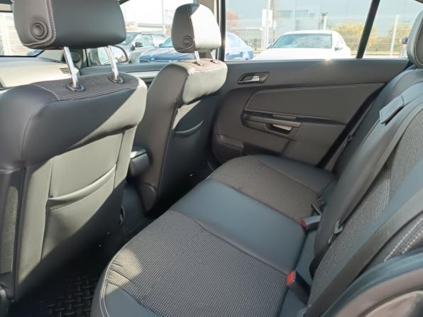 Opel Astra H Рестайлинг с пробегом 2012 года, цена 646 000 рублей, 110000 км, седан, Автокод Объявления