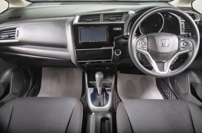 Honda Fit III Рестайлинг с пробегом 2019 года, цена 1 259 000 рублей, 87000 км, хэтчбек, Автокод Объявления