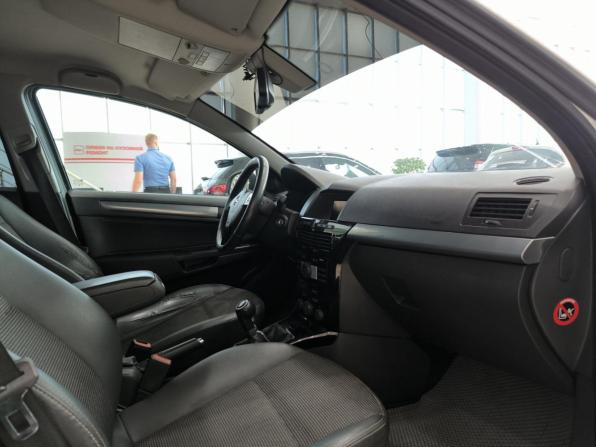 Opel Astra H Рестайлинг с пробегом 2012 года, цена 550 000 рублей, 202405 км, седан, Автокод Объявления