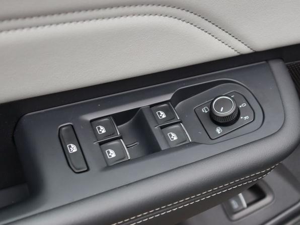 Volkswagen Tavendor I с пробегом 2023 года, цена 4 400 000 рублей, 69533 км, внедорожник, Автокод Объявления