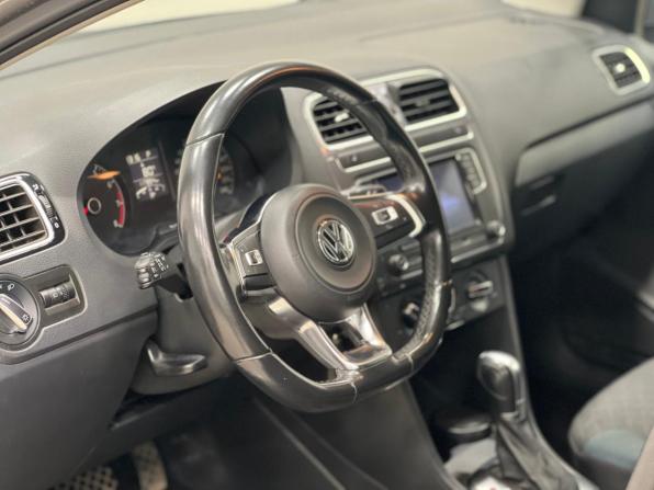 Volkswagen Polo V Рестайлинг с пробегом 2019 года, цена 1 285 000 рублей, 117893 км, седан, Автокод Объявления