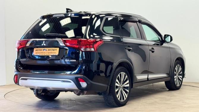 Mitsubishi Outlander III Рестайлинг 2 с пробегом 2018 года, цена 1 635 000 рублей, 216460 км, внедорожник, Автокод Объявления