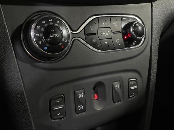 Renault Sandero II с пробегом 2015 года, цена 871 000 рублей, 147044 км, хэтчбек, Автокод Объявления