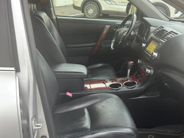 Toyota Highlander II (XU40) Рестайлинг с пробегом 2010 года, цена 1 950 000 рублей, 199834 км, внедорожник, Автокод Объявления