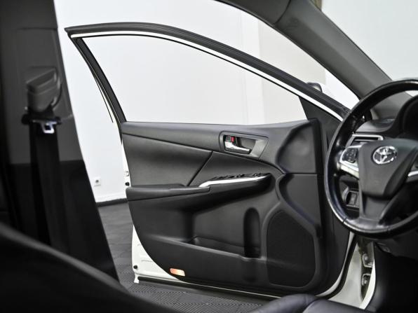 Toyota Camry VII (XV50) Рестайлинг с пробегом 2015 года, цена 1 649 000 рублей, 189000 км, седан, Автокод Объявления