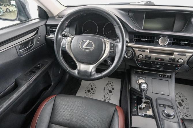 Lexus ES VI с пробегом 2015 года, цена 2 099 000 рублей, 167000 км, седан, Автокод Объявления