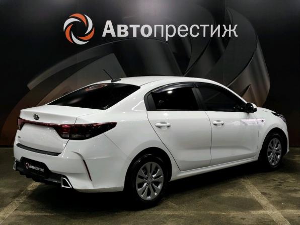 Kia Rio IV Рестайлинг с пробегом 2020 года, цена 1 300 000 рублей, 88000 км, седан, Автокод Объявления