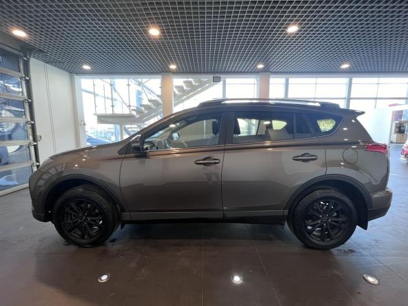 Toyota RAV4 IV (XA40) Рестайлинг с пробегом 2017 года, цена 2 911 200 рублей, 74809 км, внедорожник, Автокод Объявления