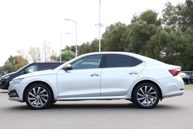 Skoda Octavia IV (A8) с пробегом 2020 года, цена 2 380 000 рублей, 63623 км, лифтбек, Автокод Объявления