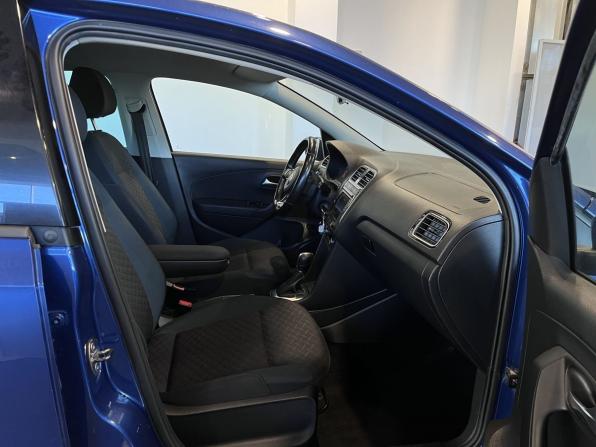Volkswagen Polo V Рестайлинг с пробегом 2019 года, цена 1 365 000 рублей, 141471 км, седан, Автокод Объявления