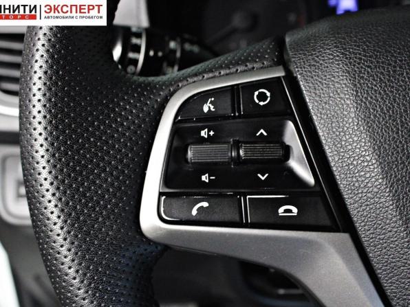 Hyundai Solaris II с пробегом 2018 года, цена 937 000 рублей, 278410 км, седан, Автокод Объявления