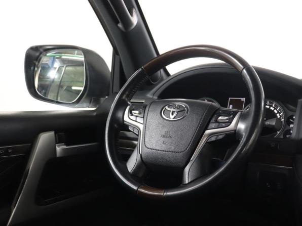 Toyota Land Cruiser 200 Series Рестайлинг 2 с пробегом 2017 года, цена 8 349 900 рублей, 68000 км, внедорожник, Автокод Объявления