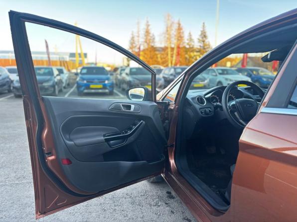 Ford Fiesta Mk6 Рестайлинг с пробегом 2015 года, цена 850 000 рублей, 151000 км, седан, Автокод Объявления