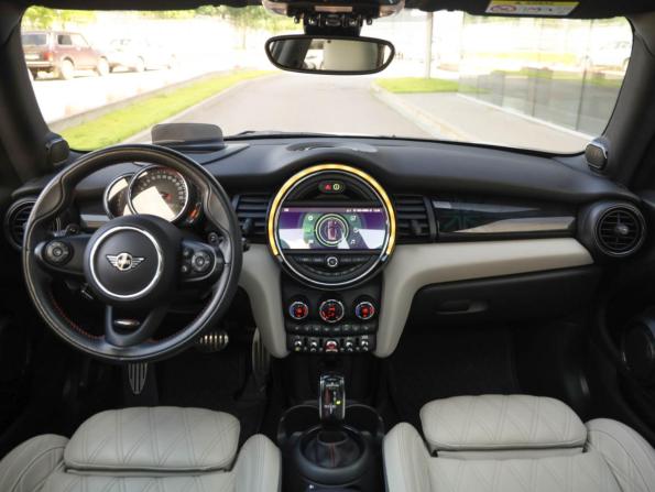 Mini Hatch III (F55/F56) Рестайлинг с пробегом 2020 года, цена 3 199 000 рублей, 51926 км, хэтчбек, Автокод Объявления