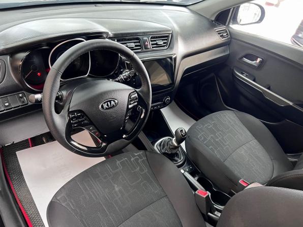 Kia Rio III Рестайлинг с пробегом 2016 года, цена 995 000 рублей, 136890 км, хэтчбек, Автокод Объявления
