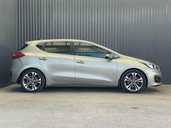 Kia Ceed II Рестайлинг с пробегом 2017 года, цена 1 637 000 рублей, 73814 км, хэтчбек, Автокод Объявления