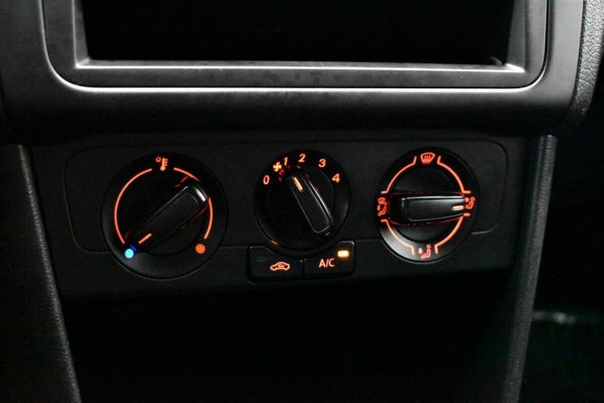 Volkswagen Polo V с пробегом 2015 года, цена 730 000 рублей, 241537 км, седан, Автокод Объявления